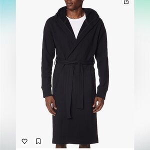 REIGNING Champ Black Midweight Terry Robe

Size S/M

100% cotton